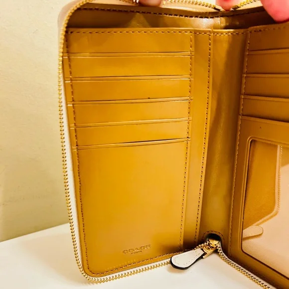 NWOT Rare Coach Rainbow Wallet - Picture 6 of 14